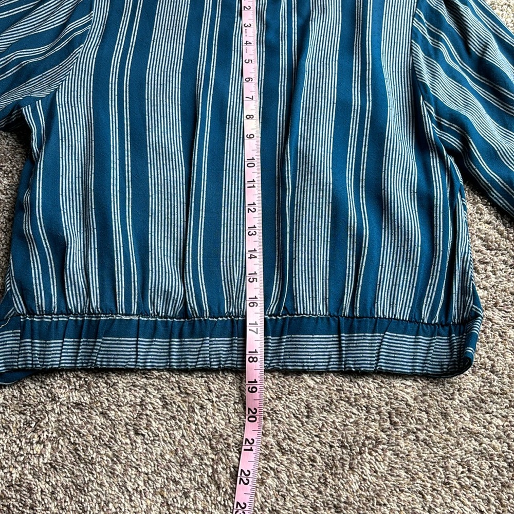 Striped Top 🦋 - Picture 6 of 7